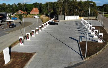 Jyllands største Tesla Supercharger station